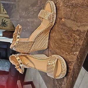 Marc Fisher gold sandals sz 9